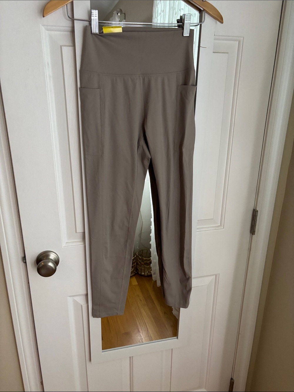 NWT Danskin High-Rise Leggings in Taupe